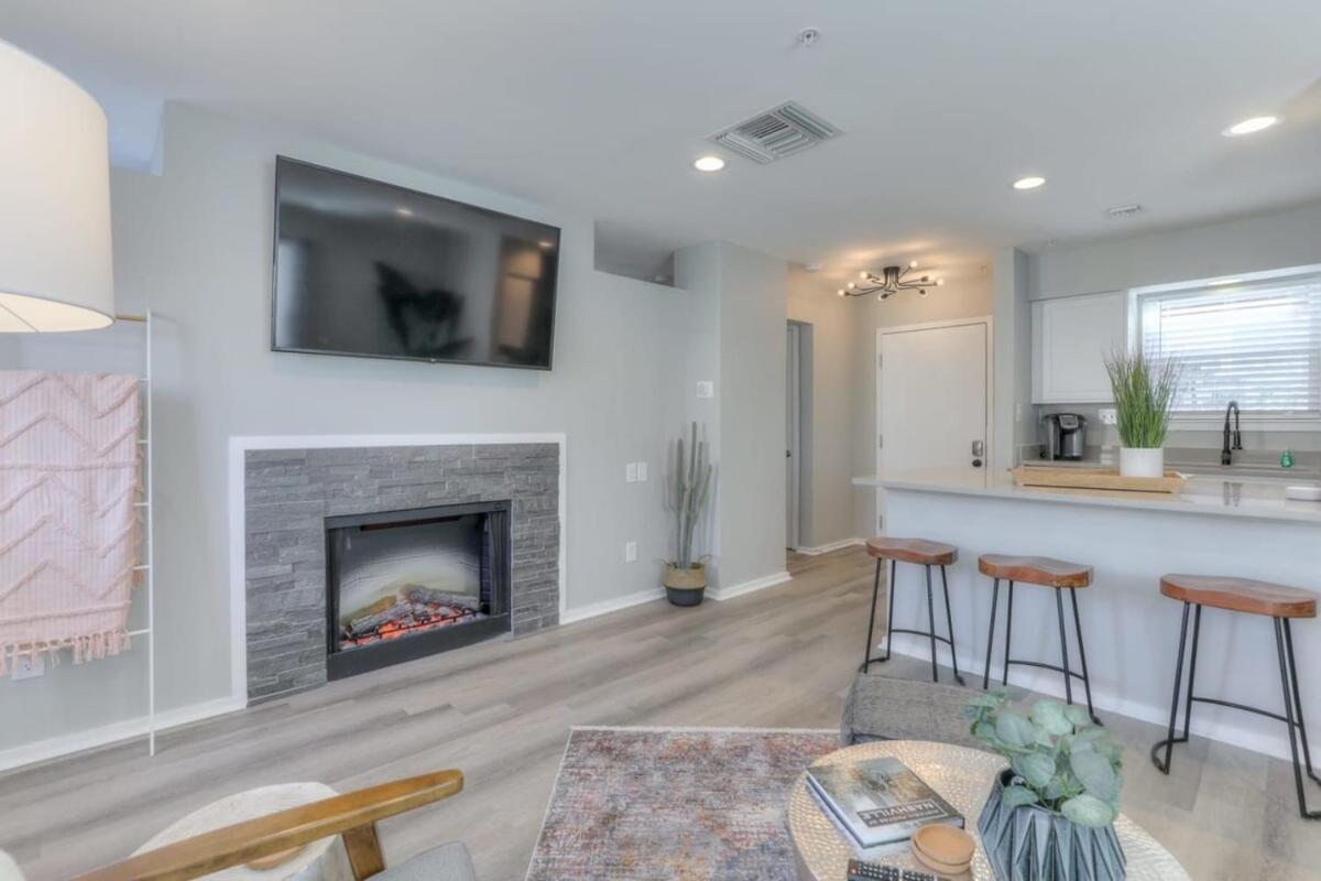 Walk To Broadway Riverfront Condo With Pool Nashville Luaran gambar