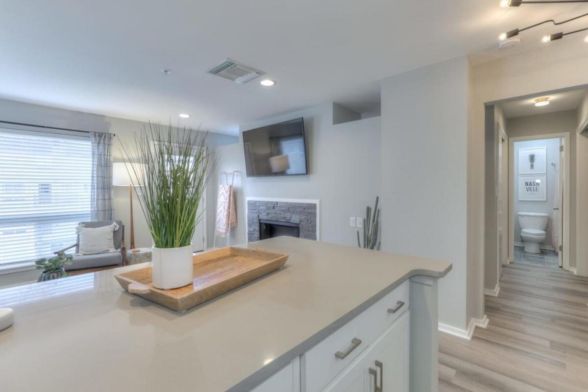 Walk To Broadway Riverfront Condo With Pool Nashville Luaran gambar
