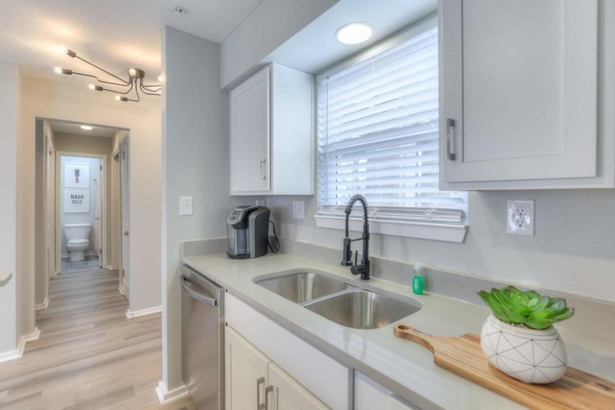 Walk To Broadway Riverfront Condo With Pool Nashville Luaran gambar