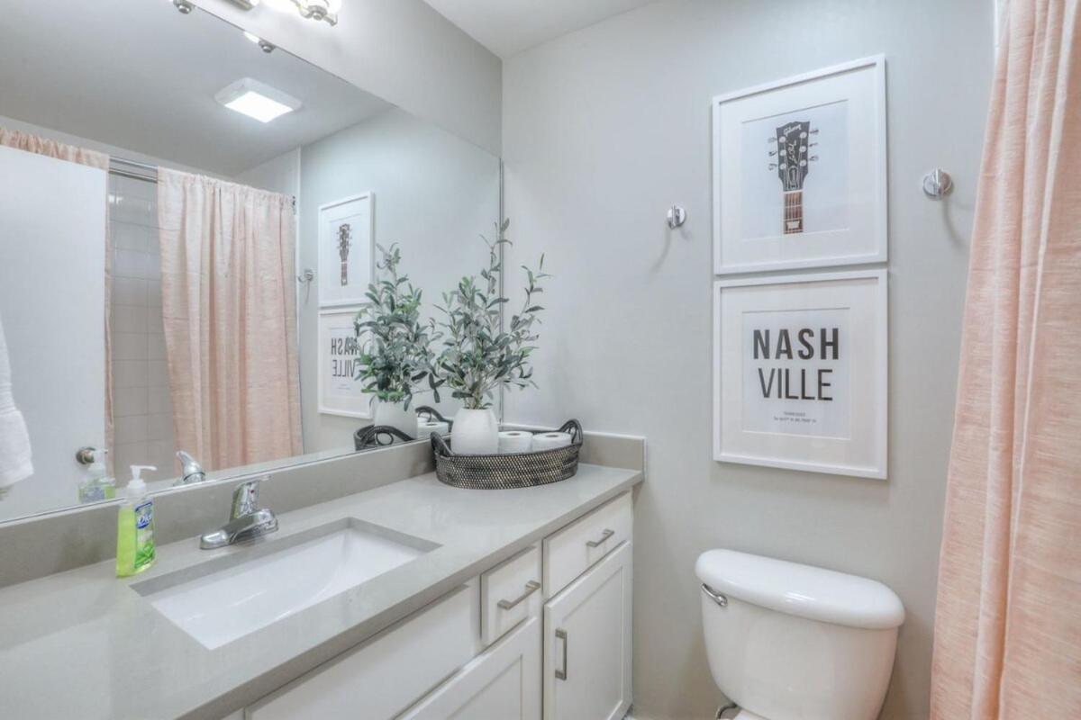 Walk To Broadway Riverfront Condo With Pool Nashville Luaran gambar