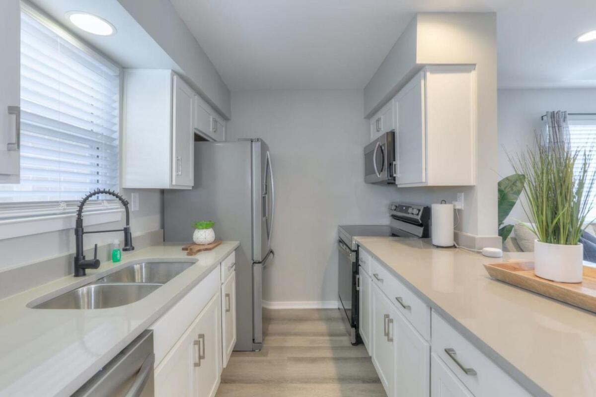 Walk To Broadway Riverfront Condo With Pool Nashville Luaran gambar