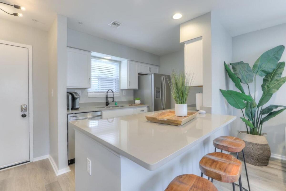 Walk To Broadway Riverfront Condo With Pool Nashville Luaran gambar